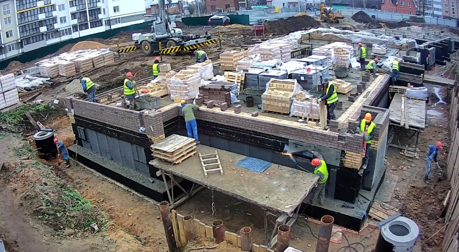 02.11.2018: Приступили к кладке стен 1-ой секции