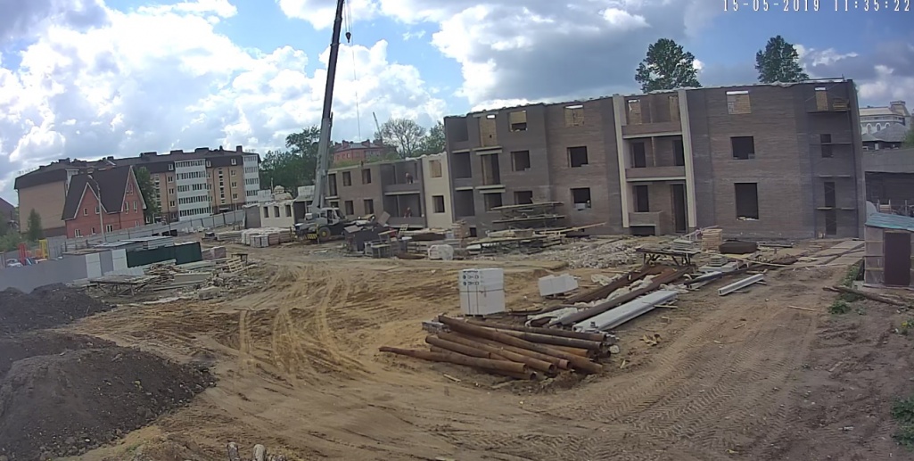 15.05.2019: Выполнено устройство стен 3-го этажа первой секции