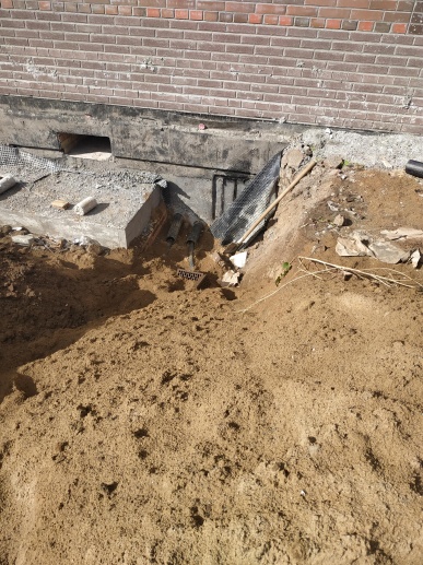 27.08.2019 Завели электрические кабели в здание.