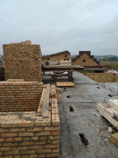 11.10.2019 Строим лифтовые шахты, фронтоны, вентиляцию. 1-2 секции.