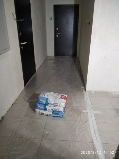 12.08.2020 Напольная плитка на лестничных площадках и МОП.