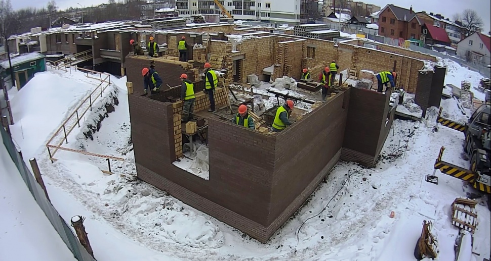 28.02.2019: Завершаем устройство наружных стен первого этажа 3-ей секции