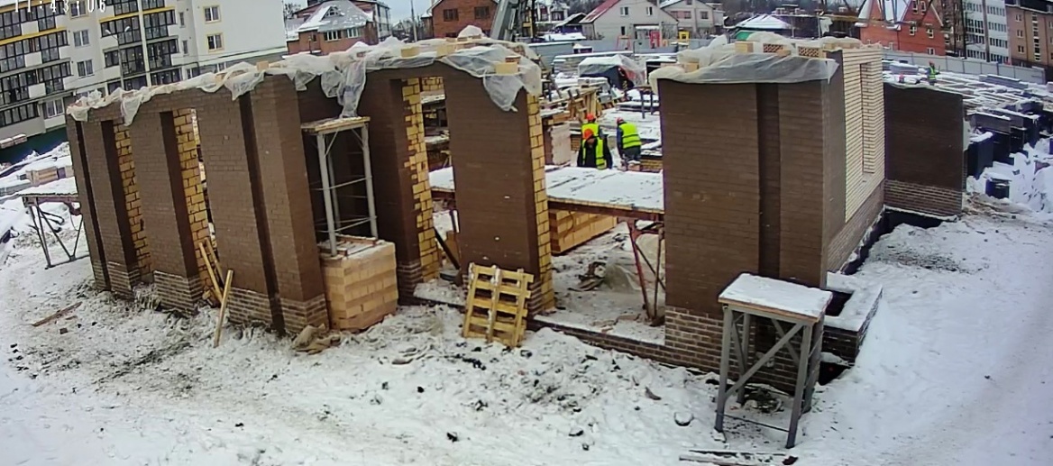 13.12.2018: Выполнено устройство наружных стен первого этажа 1-ой секции