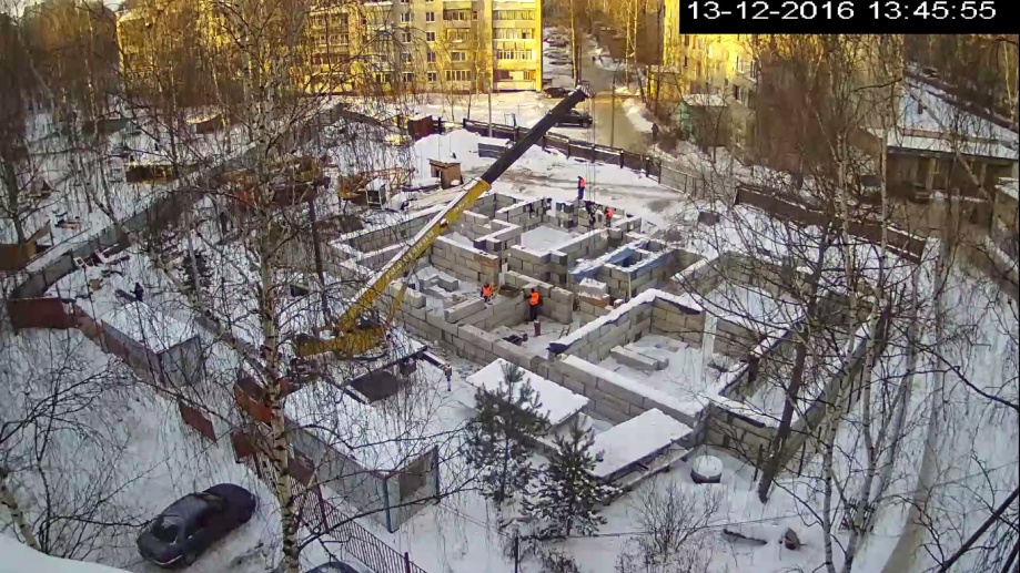 13.12.2016 Завершение устройства стен подвала, доставка башенного крана на стройплощадку