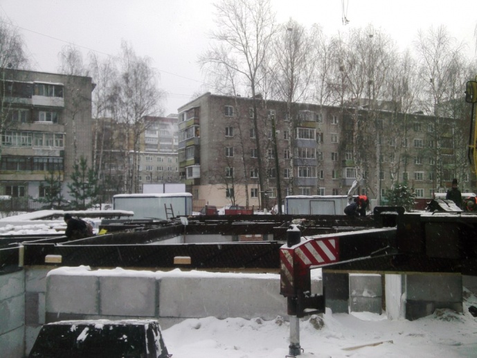 21.12.2016 Подготовительные работы перед устройством армопояса в осях 1-5