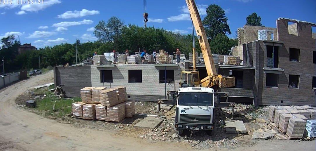 05.06.2019: Выполняем устройство стен 2-го этажа третьей секции