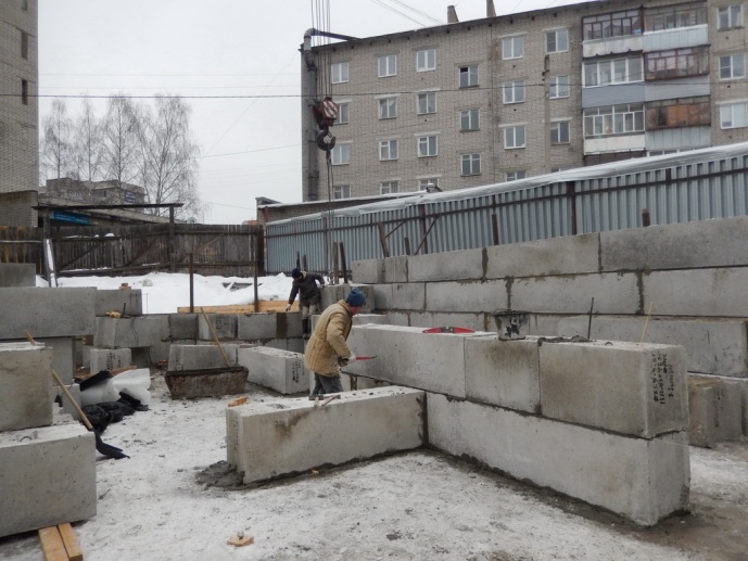 24.11.2016 Монтаж ФБС в оси 9 Б-Е (внутренние стены)