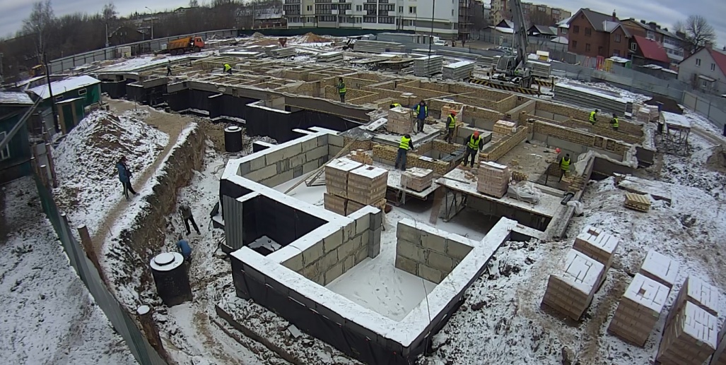 29.11.2018: Приступили к устройству стен первого этажа стен 3-ей секции