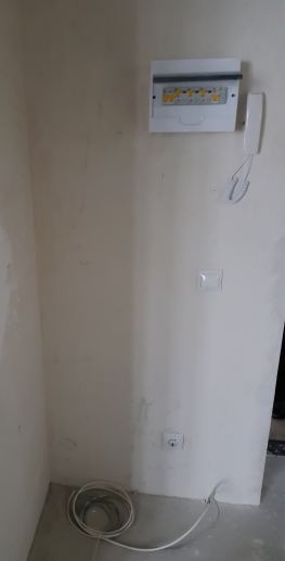 15.12.2020 завершаем монтаж слаботочных сетей в квартирах (домофон, интернет, TV).