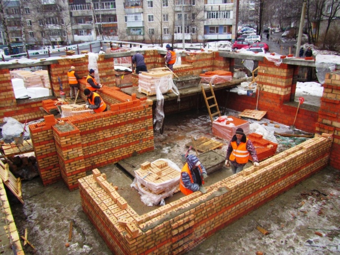 03.03.2017 Возведение внутренних несущих стен в осях 2-4