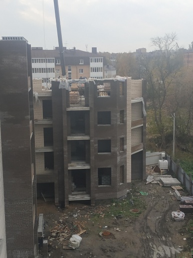 10.10.2019 Завершаем возведение стен четвертого этажа третьего подъезда.