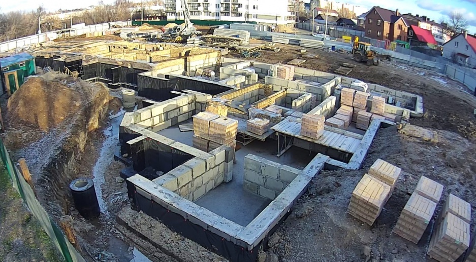 21.11.2018: Выполнено устройство стен подвала 3-ей секции