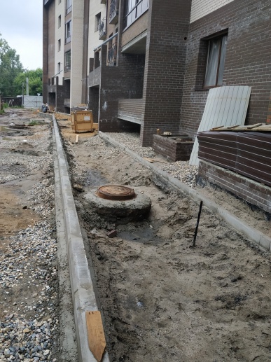 13.07.2020г. Установка бордюров тротуаров.