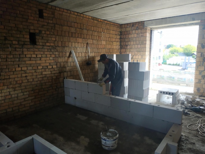 10.08.2019 завершаем возведение внутренних стен и перегородок второго этажа третьего подъезда