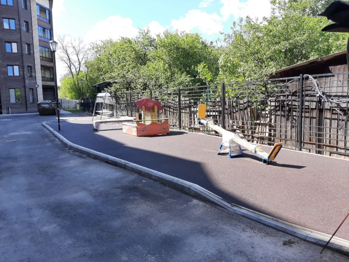25.05.2021 г. Устройство резинового покрытия детской площадки