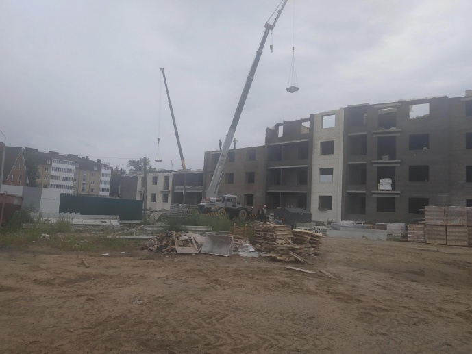 Завершили монтаж перекрытия второго этажа третьего подъезда