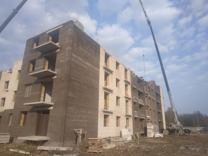 10.10.2019 Построена половина перекрытия четвертого этажа третьего подъезда.