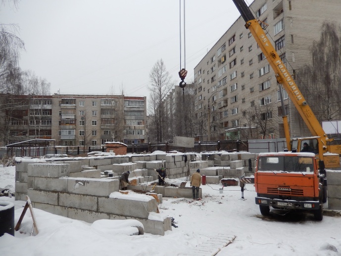 01.12.2016 Монтаж внутренних несущих стен подвала в осях В-Д