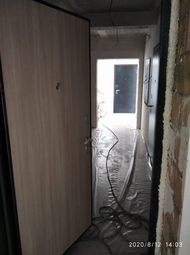 12.08.2020 Установлены входные двери в квартиры 2 секции.