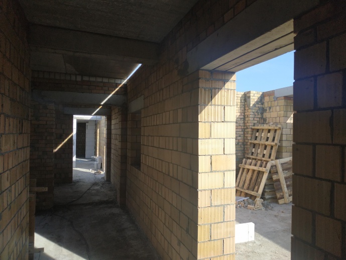 Закончили возведение внутренних стен 5 этажа первого подъезда