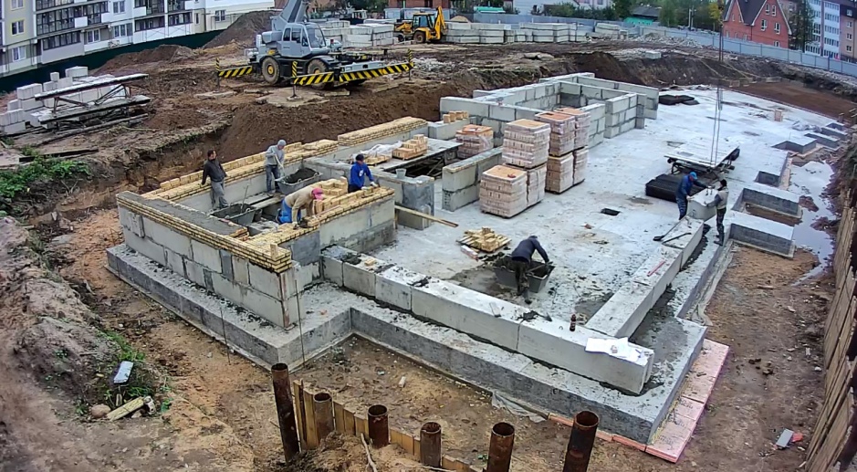 27.09.2018: Монтаж стен подвала 1-ой секции