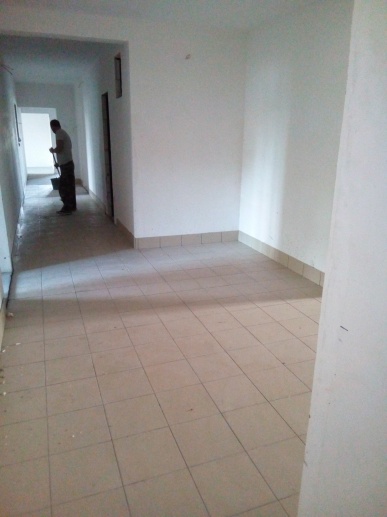 11.07.2018: Выполнена укладка плитки в холлах 2-6 этажей