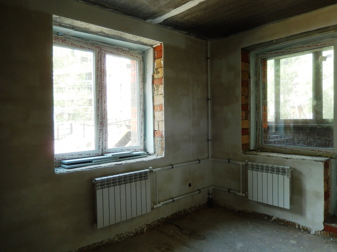 15.05.2018: Монтаж радиаторов отопления 1-го этажа